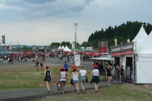 Read more about the article Feuchtfröhlicher Start bei Rock am Ring