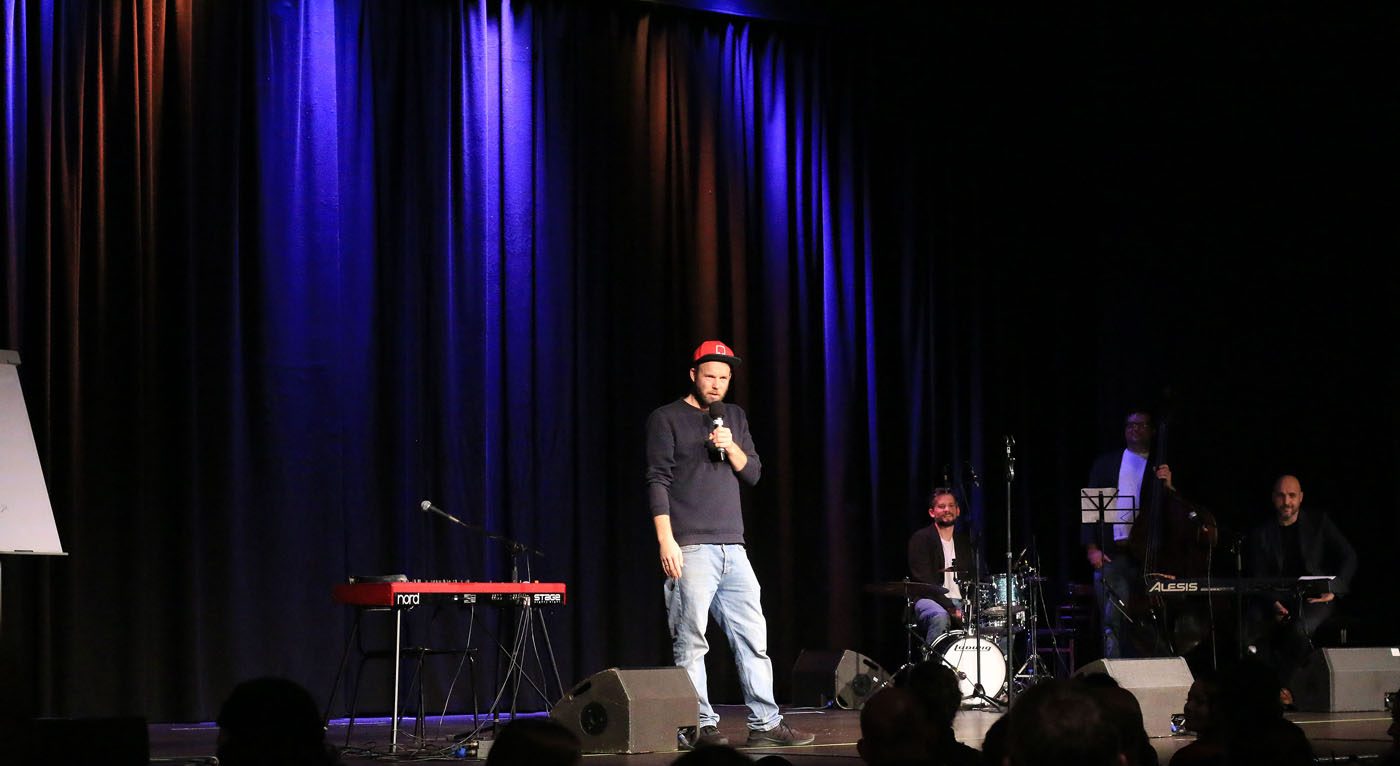 Read more about the article Poetry Slam „Raus Mit Der Sprache“ begeistert im Pantheon Theater
